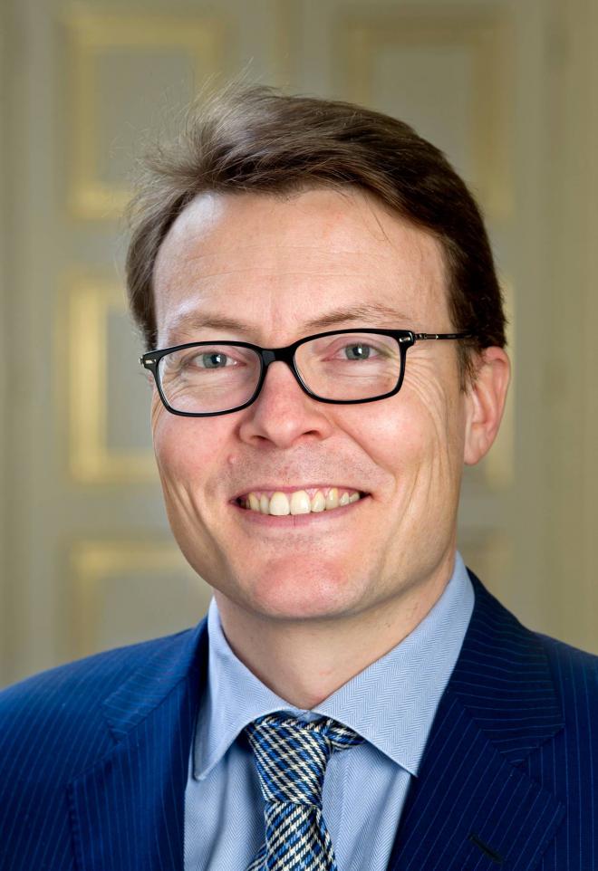 Prins Constantijn Net Worth