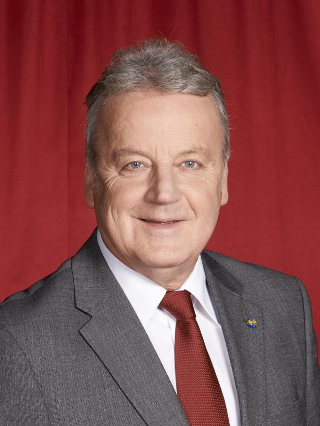 Franz Bayer Net Worth 2023 Wiki Bio, Married, Dating, Family, Height