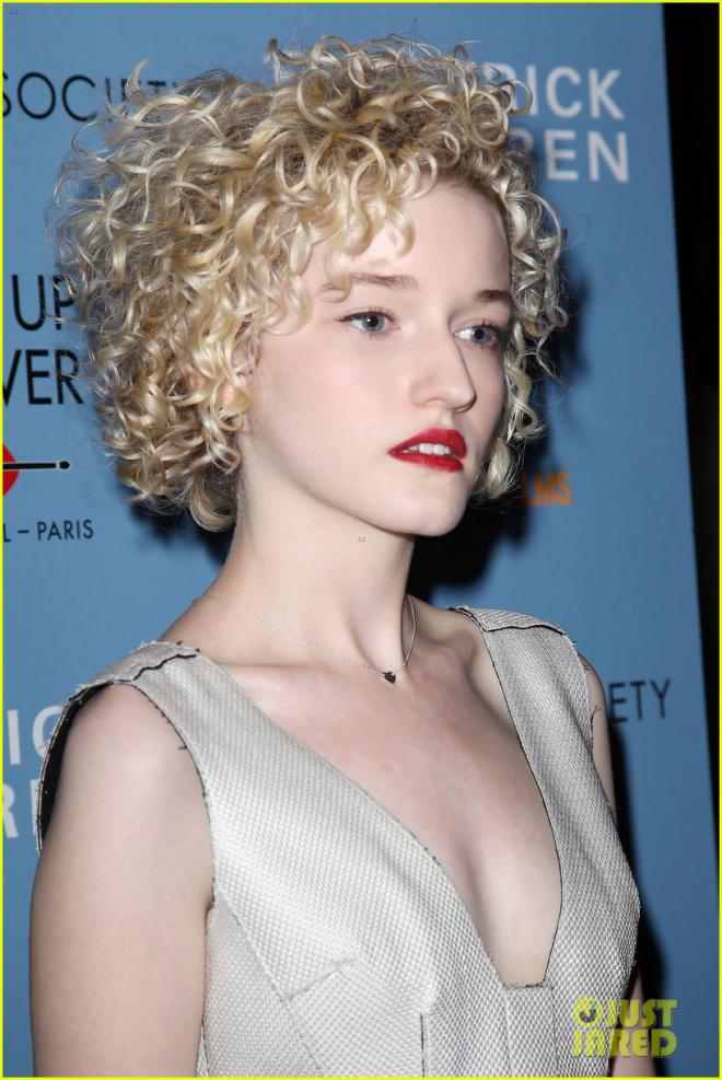 julia garner parents