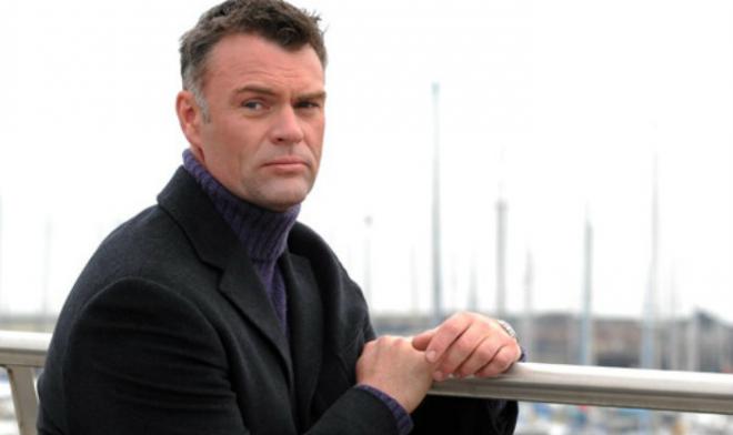 Lewis футболист. Льюис джонс. Lewis jones. Марк льюис джонс игра престолов. Марк льюис.