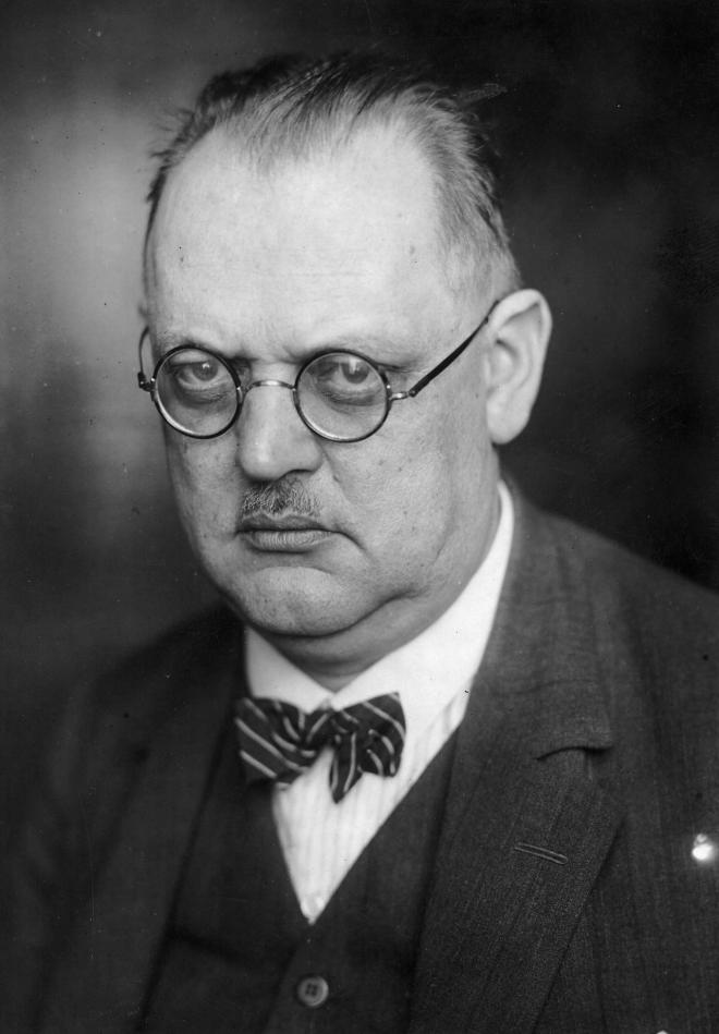 Heiner müller hamletmachine analysis image